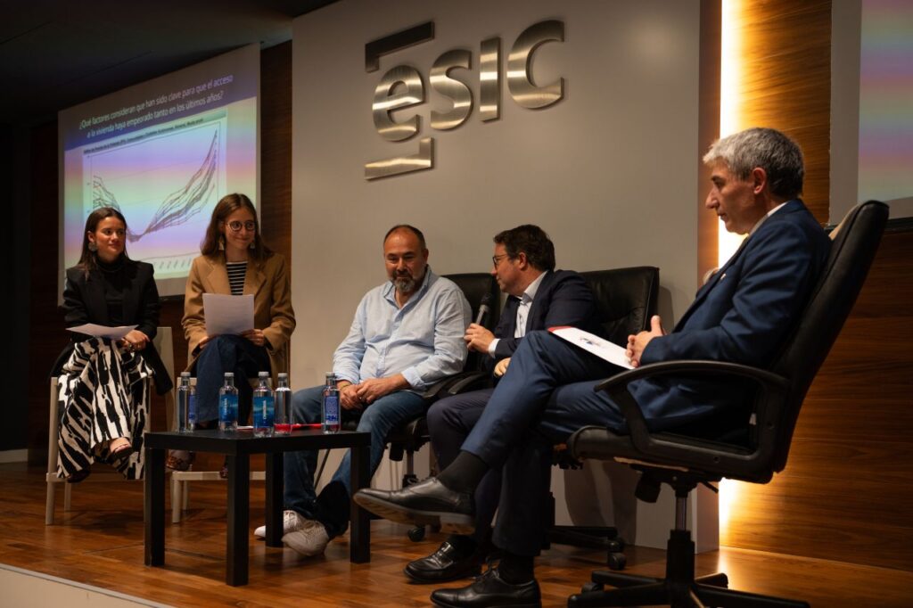 Mesa redonda del Club de Debate de ESIC University sobre el acceso a la vivienda